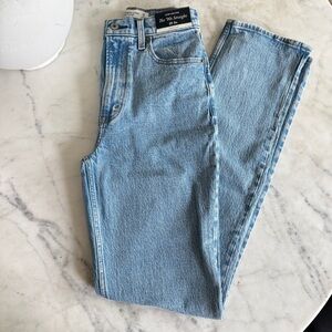 Abercrombie & Fitch Ultra High Rise '90s Straight Jeans in Light Blue